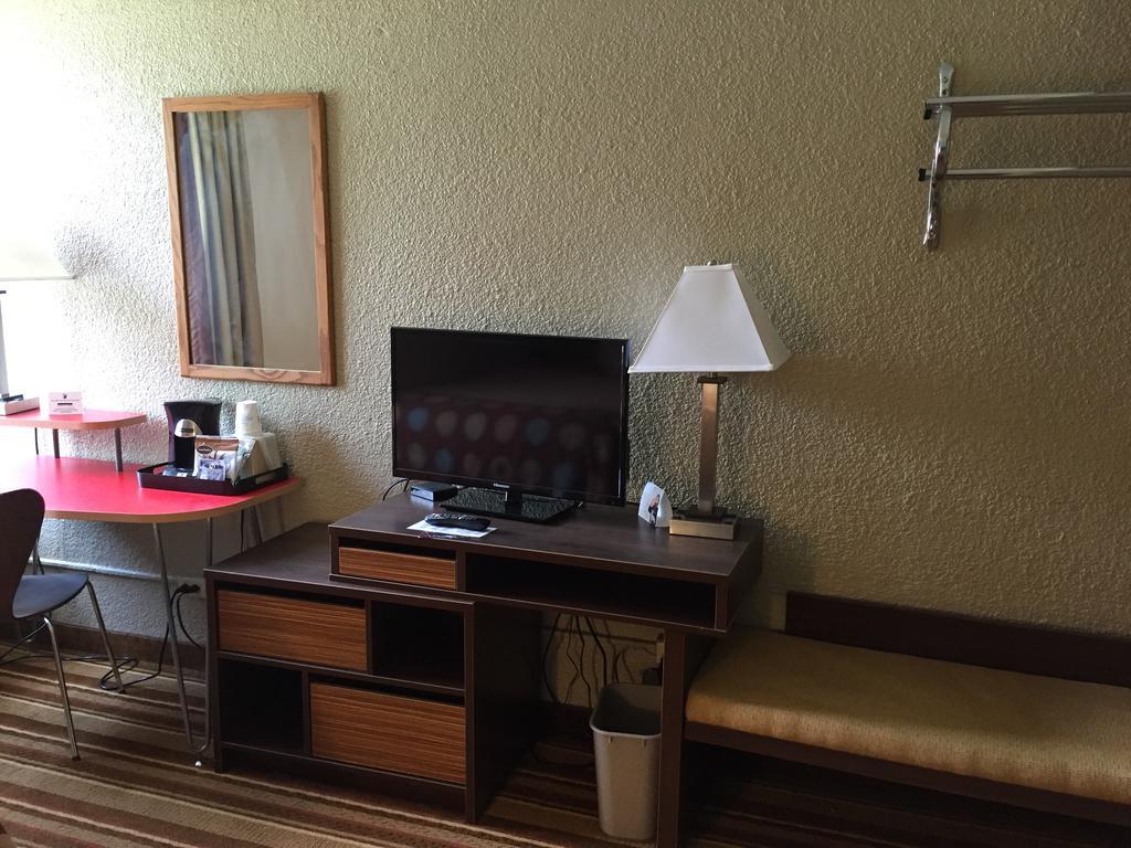 Hotel Super 8 By Wyndham Redfield Zewnętrze zdjęcie