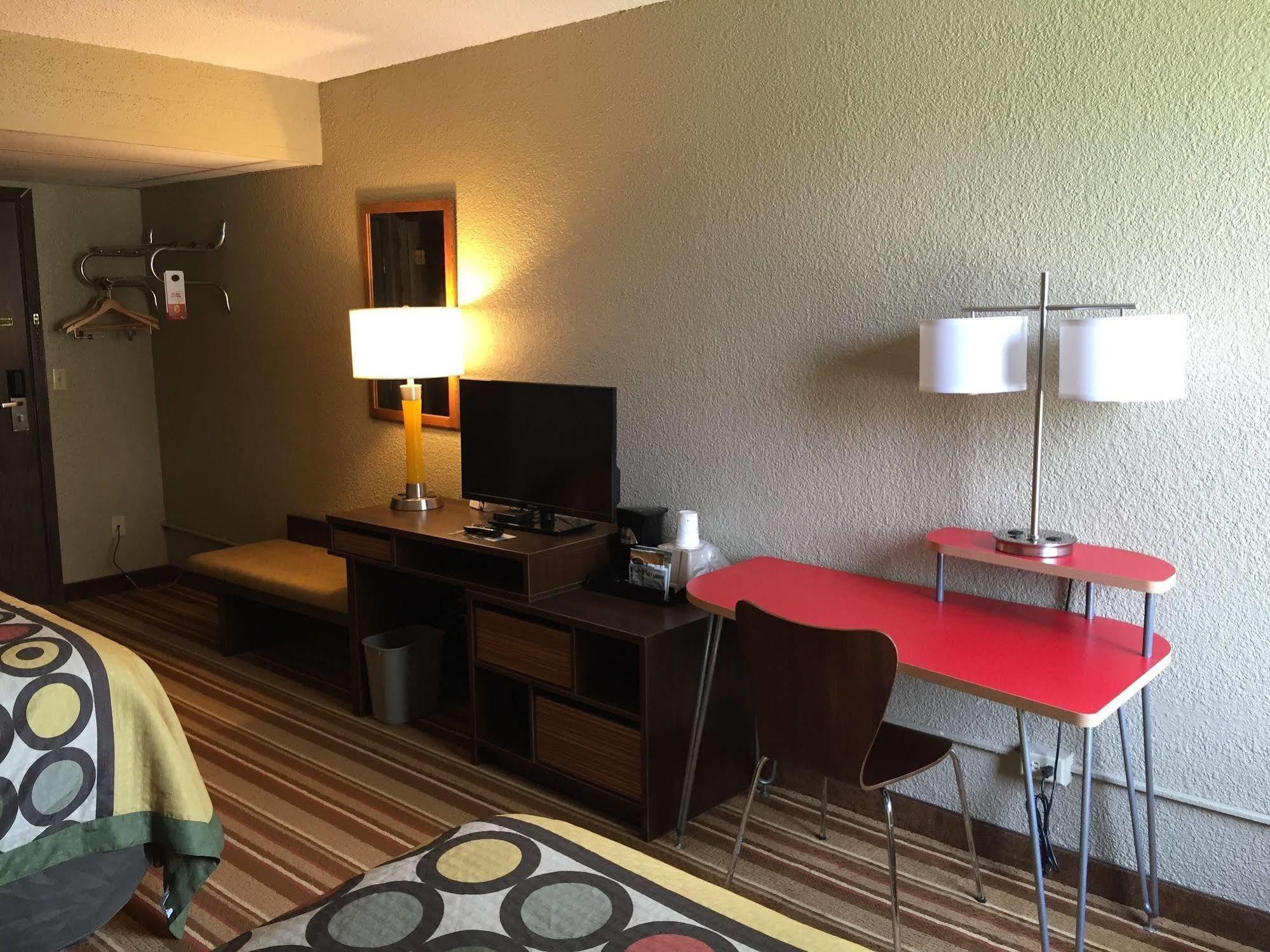 Hotel Super 8 By Wyndham Redfield Zewnętrze zdjęcie